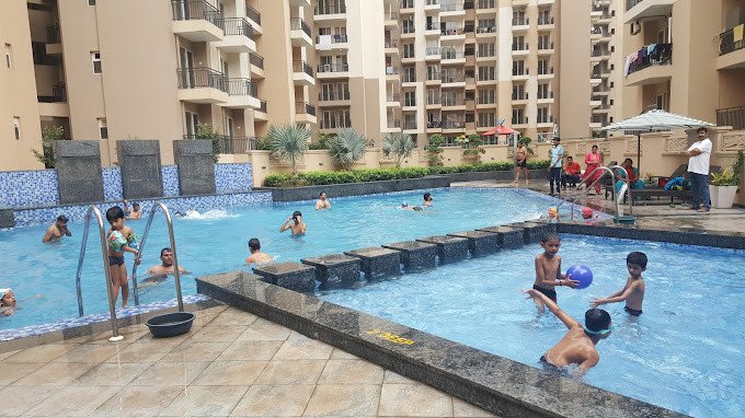 2 BHK + Store Flat for Rent in Exotica Dreamville, Gaur City view 2